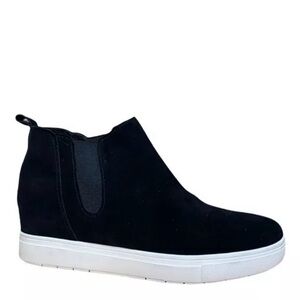 NWOB Aqua Oasis Black and White Suede Hidden Wedge Slip On Sneakers, Size 7.5.